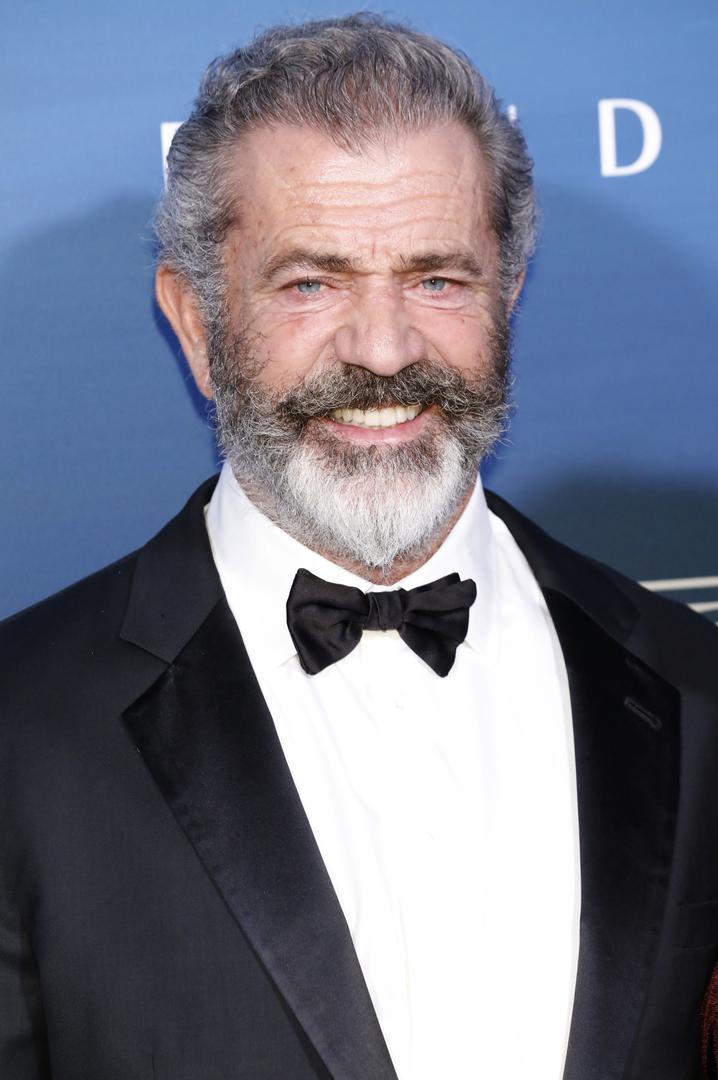 Poznati glumac i redatelj, Mel Gibson je duboko povezan s tradicionalnim katolicizmom. Njegova vjera bila je ključna inspiracija za njegov film Pasija (2004.), koji je jedan od najuspješnijih filmova o Isusovoj muci.