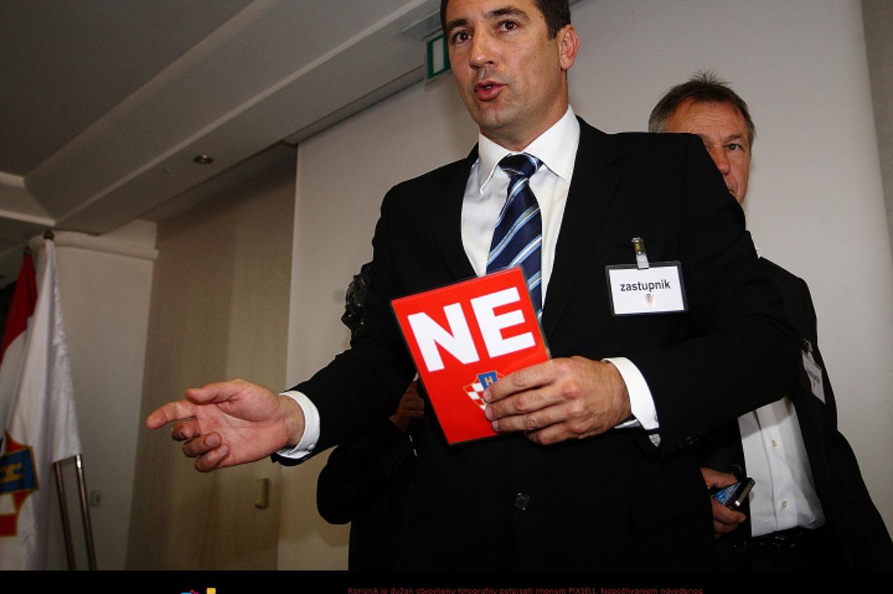 '20.02.2011., hotel Westin, Zagreb - Nakon izvanredne skupstine Hrvatskog nogometnog saveza na kojoj je za predsjednika izabran Igor Stimac, novi predsjednik odrzao je konferenciju za novinare.  Photo