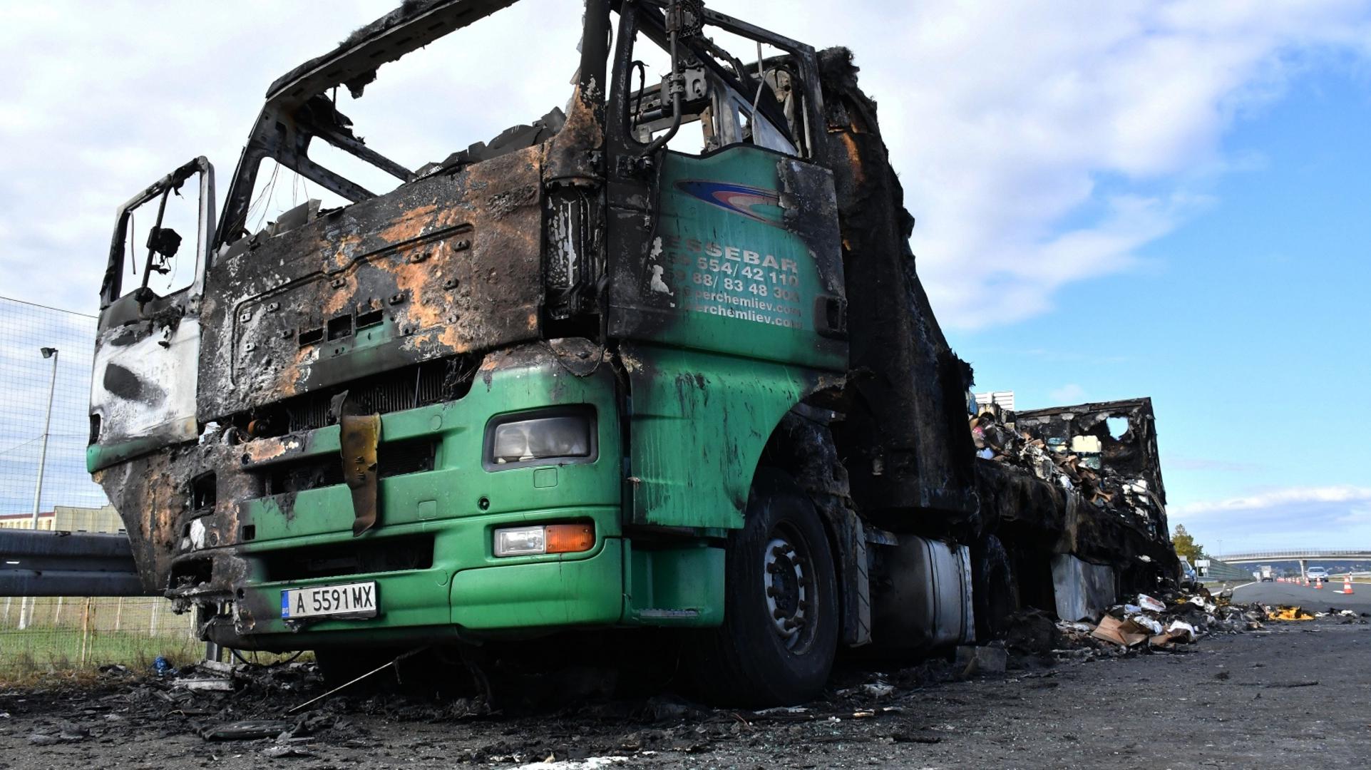 24.09.2020., Slavonski Brod - Kamion bugarskih registracija pun cokolade u prahu i maslaca zapalio se i u potpunosti izgorio  na autocesti A3 kod Slavonskog Broda. .
Photo: Ivica Galovic/PIXSELL