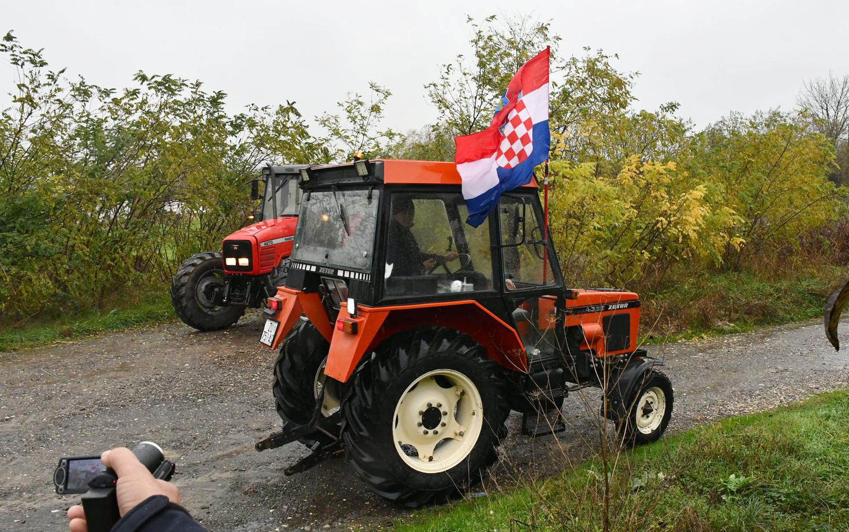 Također se zalažu za prestanak svih oblika kategorizacije objekata za držanje svinja i hitno ukidanje zabrane klanja svinja.