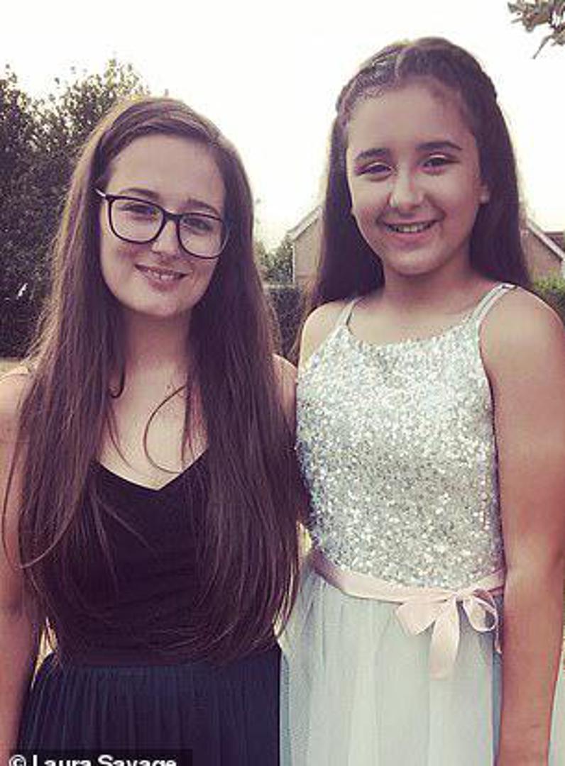 Laura Savage (lijevo) 19 je godina starija od kćeri Shyle (12), ali je sličnost nevjerojatna. Za MailOnline je rekla: "Često misle da smo sestre. Jako rijetko nosim šminku".
