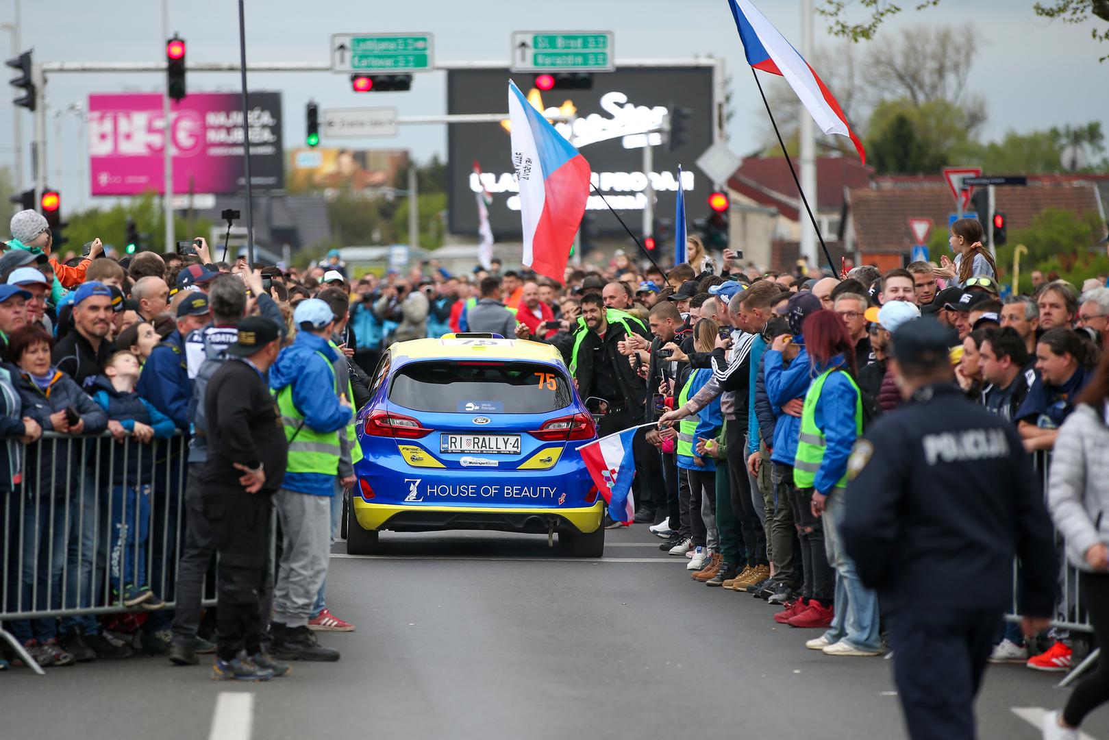 Ceremonijalnim startom ispred zagrebačke Nacionalne i sveučilišne knjižnice u četvrtak je i službeno započeo WRC Croatia Rally