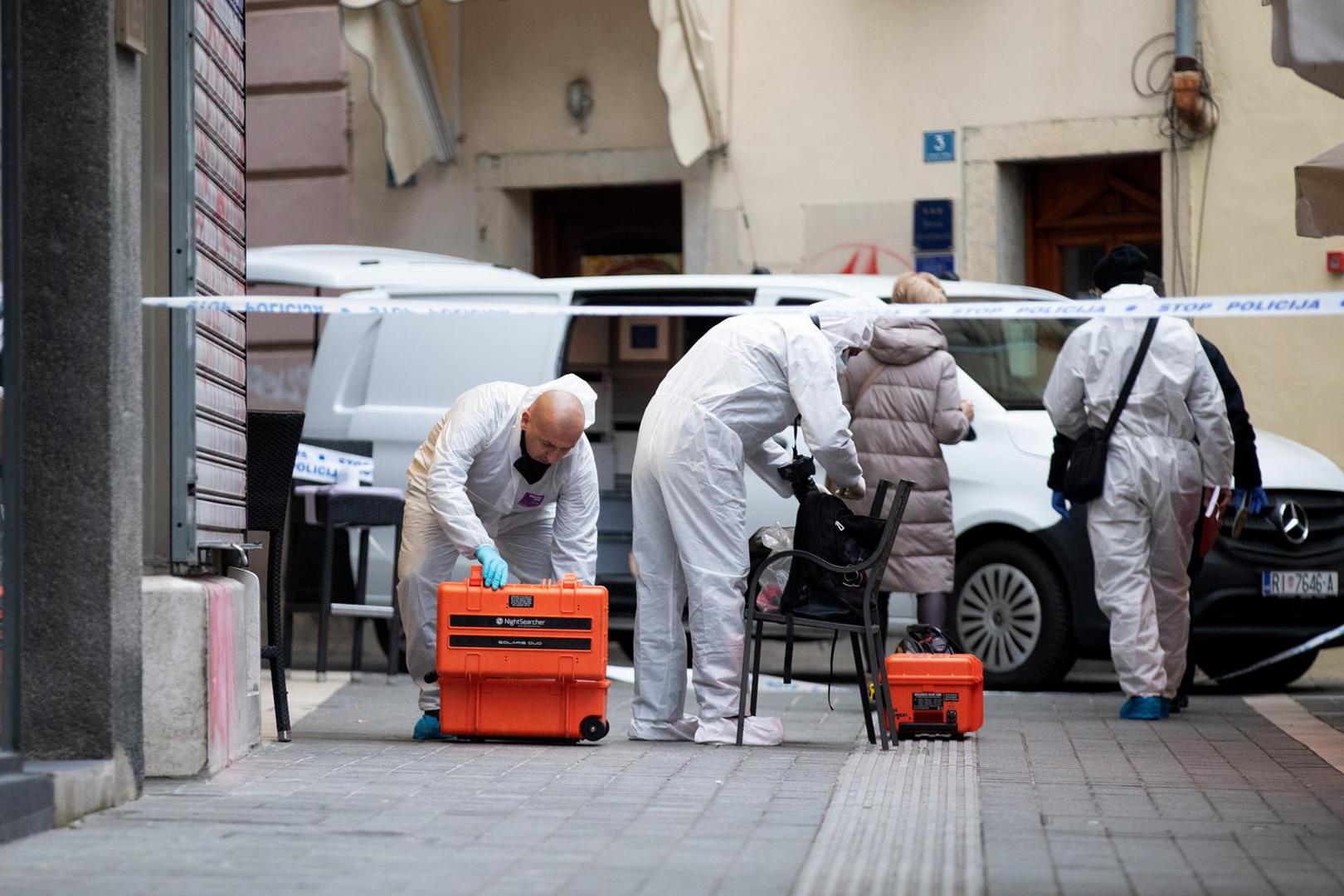 05.02.2022.,Rijeka - Oko 14.45h policija je zaprimila dojavu kako je u caffe baru Pin (Pavlinski Trg 5) doslo do tuce te je jedna zenska osoba ozljedena. Uz policijske sluzbenike na mjesto dogadaja izasla je hitna medicinska pomoc, koja je pokusala reanimirati zensku osobu ali bezuspjesno. Photo: Nel Pavletic/PIXSELL