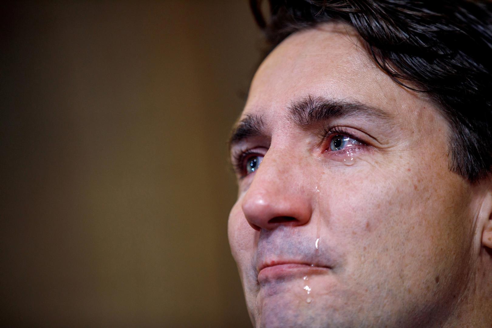 Trudeau je studirao književnost na Sveučilištu McGill u Montrealu, Quebec, gdje je diplomirao 1994. godine i stekao titulu prvostupnika umjetnosti. Nakon toga završio je obrazovni program Sveučilišta British Columbia i proveo nekoliko godina predajući uglavnom francuski i matematiku, u Vancouveru.