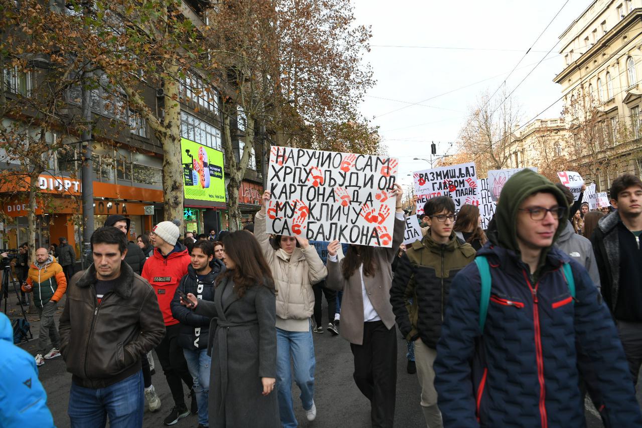 Beograd: Studenti na 15 minuta blokirali promet kako bi podržali akciju 'Zastani Srbijo'