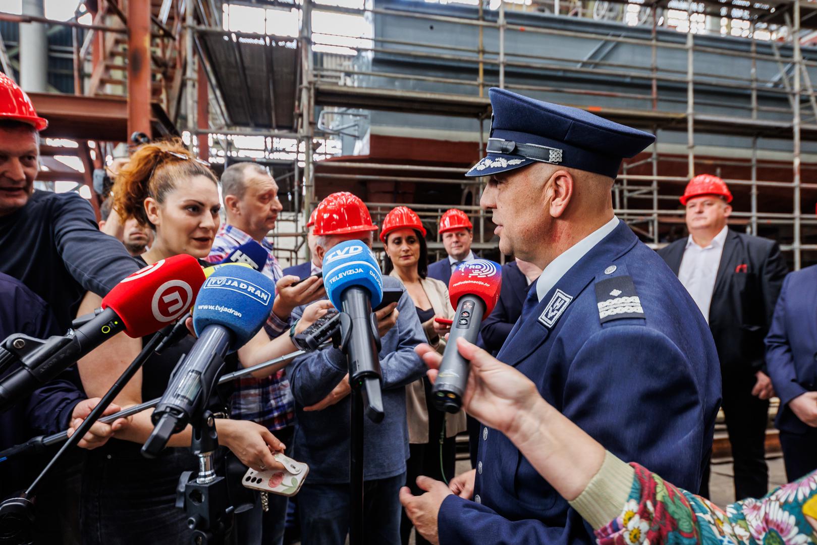 10.04.2024., Split. -  Posjeta Ministra Ivana Anuncia Brodogradilistu Split uz pratnju Tomislava Debeljaka i generala Tihomira Kundida, obisli su brod koji brodosplit gradi za Hrvatsku Vojsku. Photo: Zvonimir Barisin/PIXSELL