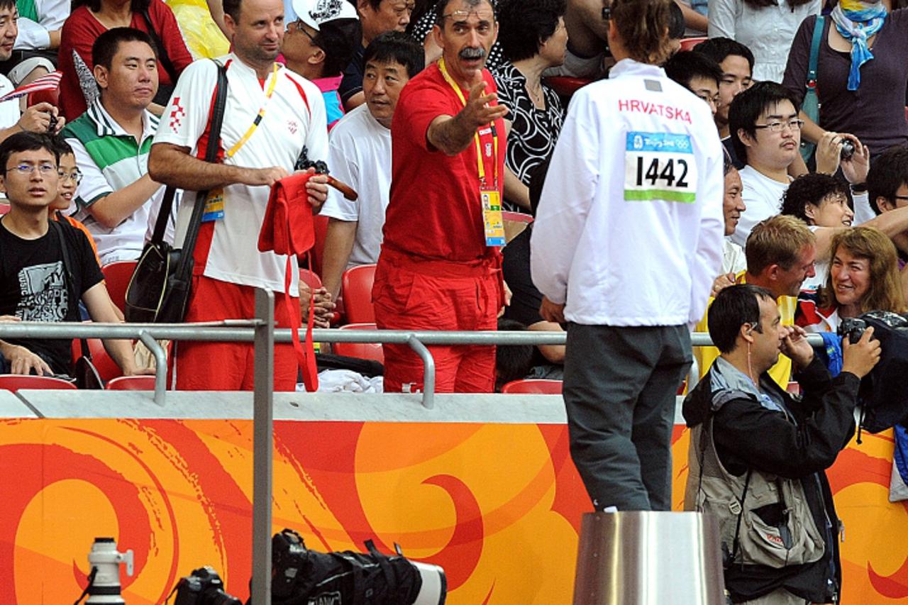 'sport...peking...21.08.2008.  peking, beijing 2008, olimpijske igre, olimpijada, atletika, skok u vis, kvalifikacije u skoku u vis, blanka vlasic, tata josko vlasic i trener bojan marinovic,  foto: G