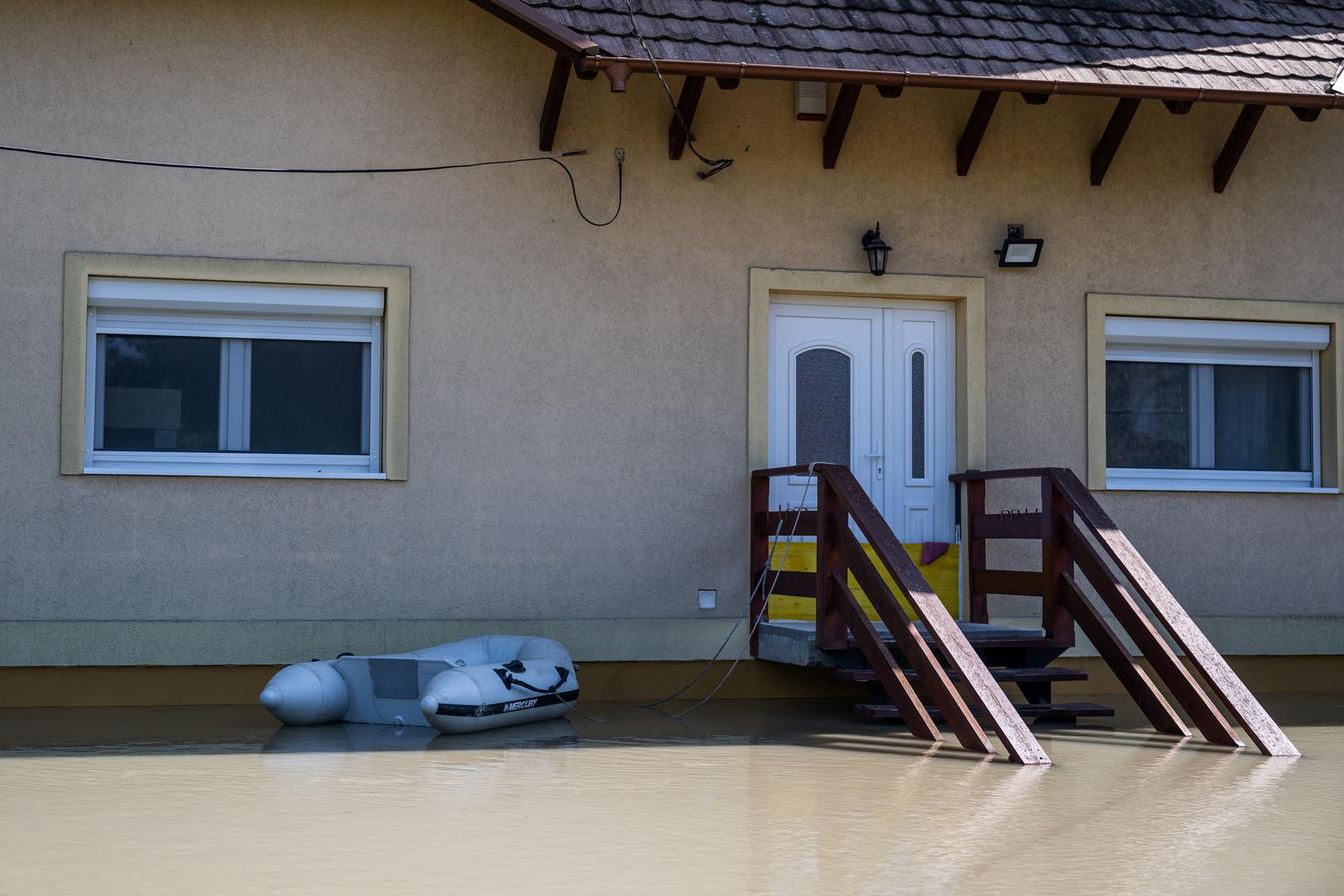 A boat tied to the stairs of a house is seen in Veroce, Hungary, September 19, 2024. REUTERS/Marton Monus Photo: MARTON MONUS/REUTERS