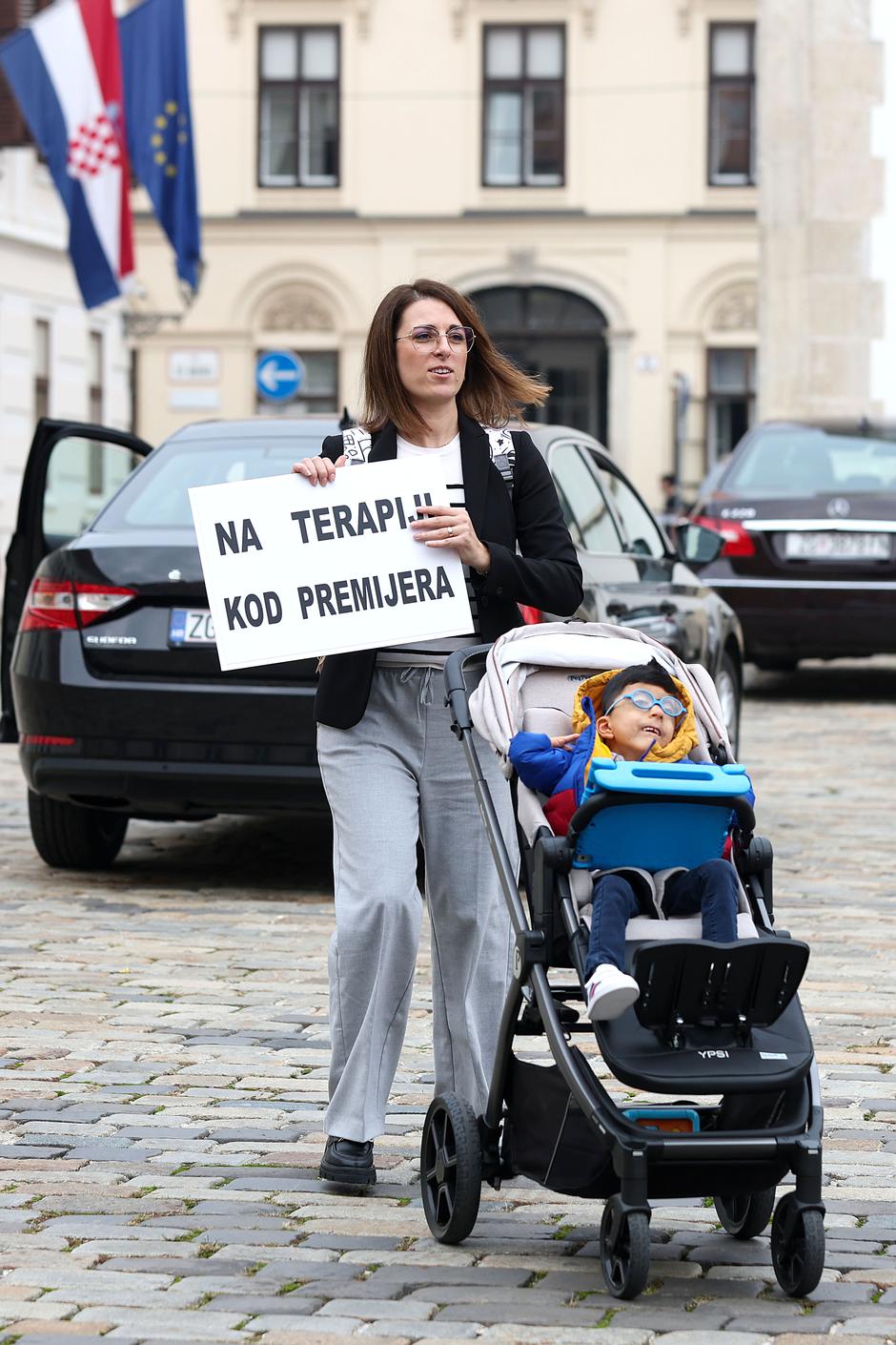 Zagreb: Marica Mikulić sa sinom Antom odlazi iz Banskih dvora nakon sastanka s Plenkovićem