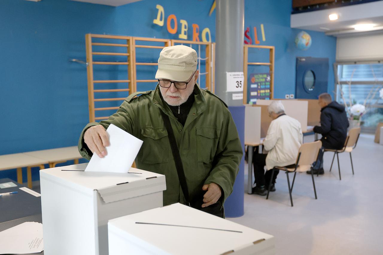 Zagreb: Glasovanje na biračkim mjestima
