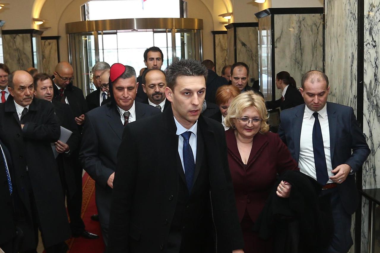 03.12.2015., Markov trg, Zagreb - Saborski zastupnici dolaze na prvu konstituirajucu sjednicu osmog saziva Hrvatskog sabora. Miro Bulj, Bozo Petrov, Ines Strenja Linic..  Photo: Zeljko Lukunic/PIXSELL