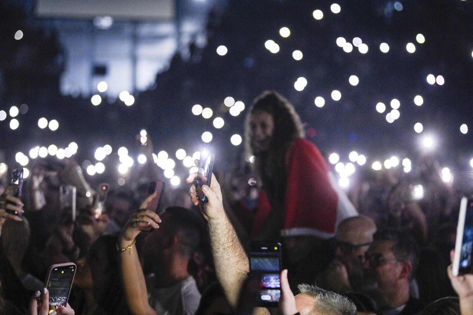 09.12.2023., Frankfurt - Hrvatska Noc , spektakularan koncert u Frankfurtu , 10 izvođača,10 sati glazbenog programa za 13 000 posjetitelja.  Najvece je okupljanje Hrvata i njihovih prijatelja u iseljenistvu . Dogadjaj na koji se ceka cijelu godinu. 
Na koncertu u Frankfurtu  veceras nastupaju najvece hrvatske glazbene zvijezde:  Petar Grašo, Prljavo kazaliste, Jole, Jelena Rozga, Mate Bulic, Zlatko Pejaković, Crvena jabuka, Miroslav Škoro, Mladen Grdovic, Sinisa Vuco. Tisuce Hrvata i njihovih gostiju  koji u Frankfurt dolaze iz Novog Zelanda , SAD , Europe i cijelog svijeta .  Photo: Igor Soban/PIXSELL