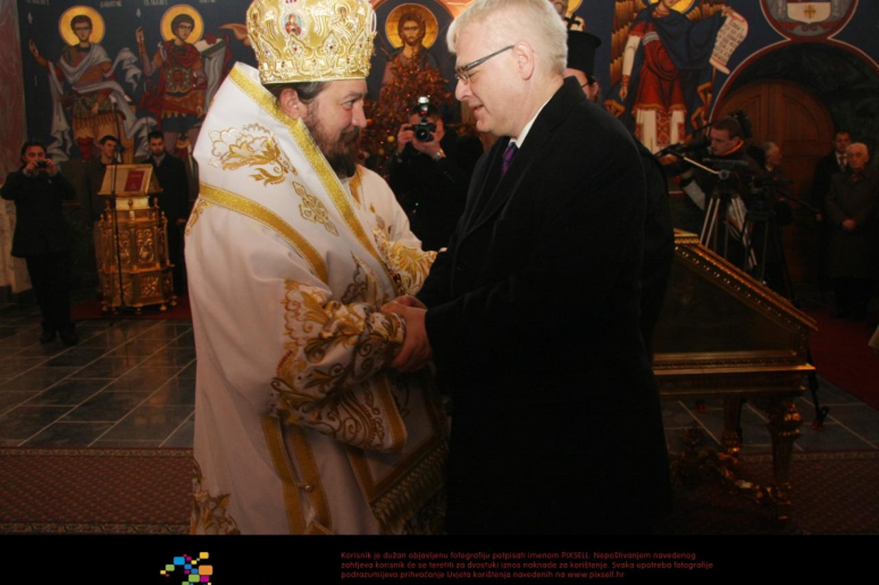 '07.01.2012. Karlovac - Pravoslavni vjernici slave Bozic po Julijanskom kalendaru. Na svecanoj liturgiji u crkvi Svetog Nikole koju je predvodio episkop gornjokarlovacki Gerasim prisustvovao i predsje