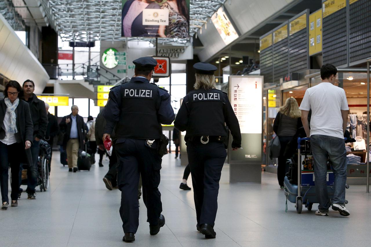 policija, aerodrom Berlin