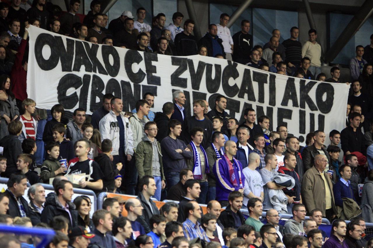 '24.11.2010., KC Drazen Petrovic, Zagreb - Odigrana 6 utakmica kosarkske eurolige izmedju KK Cibona i Regal FC Barcelona. Navijaci organizirali tri minute sutnje za spas Cibone. Photo: Slavko Midzor/P