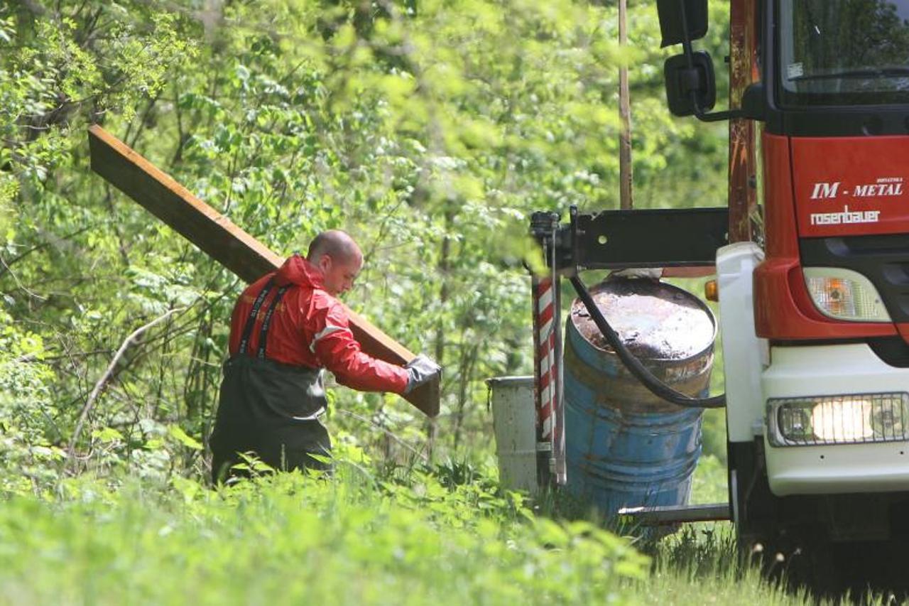 Bačve s opasnim otpadom kod Karlovca