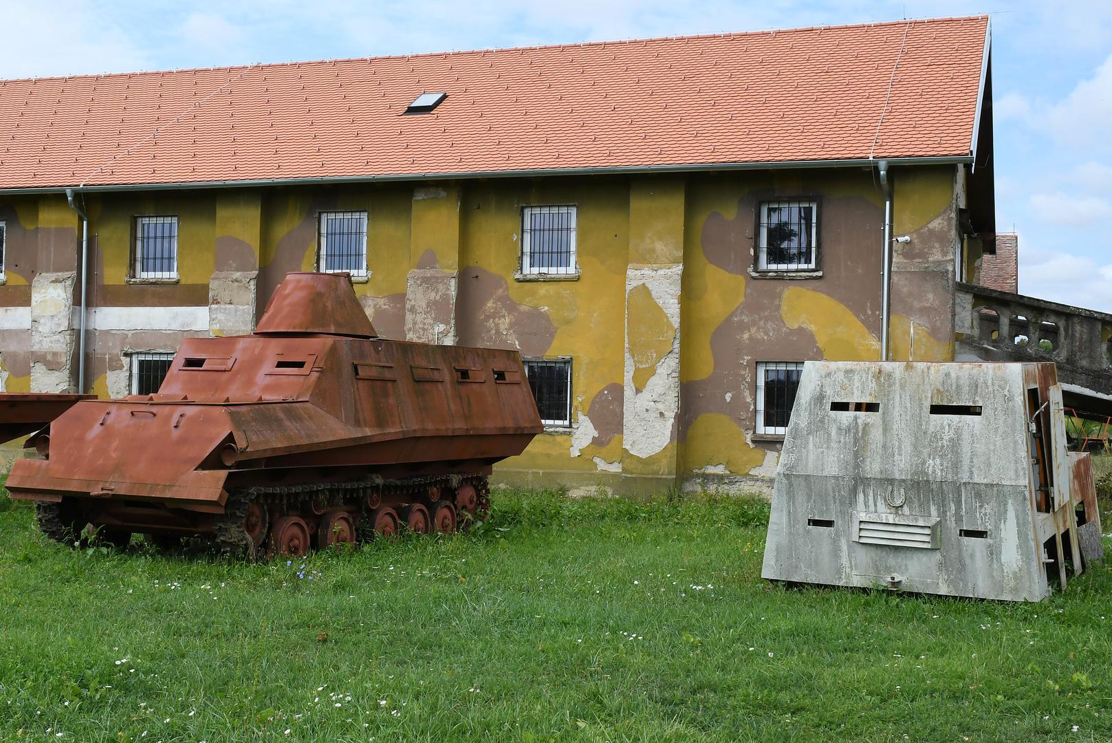 Od tih sredstava 28. rujna 1991. formiran je 36. samostalni inženjersko-pontonjerski bataljun, koji je odigrao vrlo važnu ulogu prilikom evakuacije 20000 stanovnika, tada ratnim razaranjima obuhvaćene Banovine, preko pontonskog mosta na rijeci Kupi kod sela Letovanić.