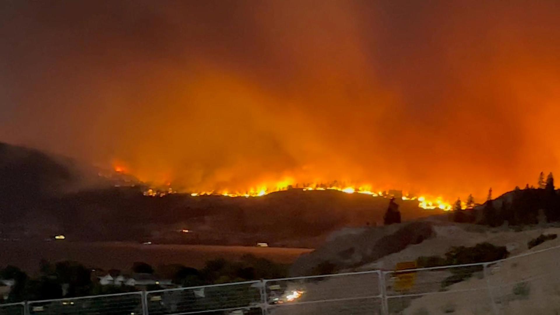 A general view of the wildfire in Kelowna, British Columbia, Canada August 17, 2023, in this screen grab obtained from a social media video. George Solowan/via REUTERS  THIS IMAGE HAS BEEN SUPPLIED BY A THIRD PARTY. MANDATORY CREDIT. NO RESALES. NO ARCHIVES. Photo: GEORGE SOLOWAN/REUTERS