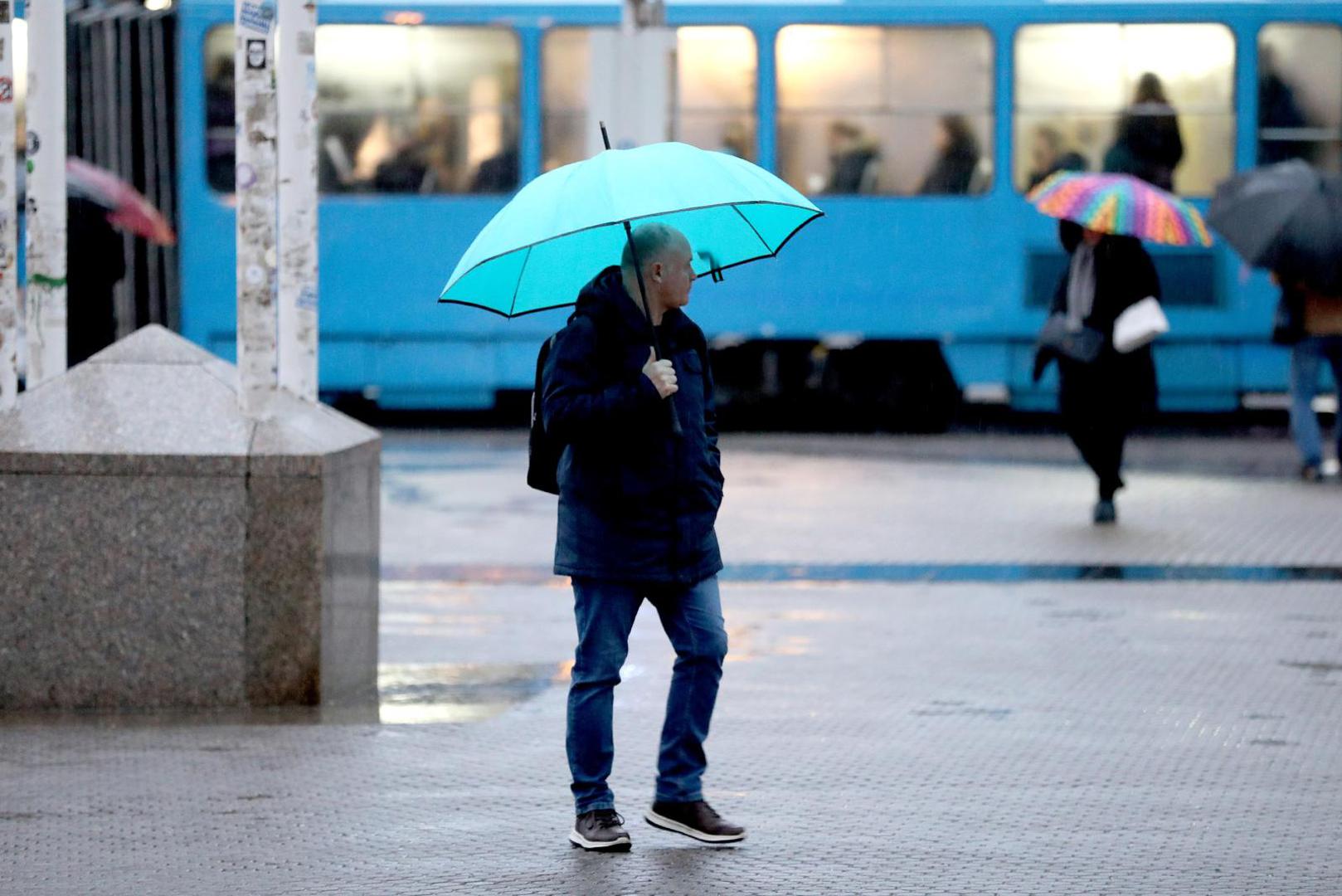 16.01.2023., Zagreb - Pogorsanje vremene sa jakom kisom koja od nocas pada u vecem dijelu Hrvatske tijekom tjedna bi prema prognozama moglo donijeti i snijeg u nizinama
. 
 Photo: Patrik Macek/PIXSELL