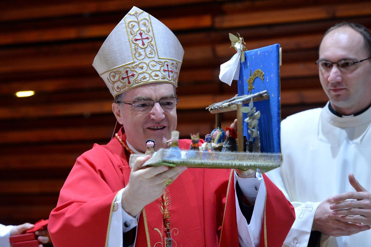 13.12.2016., Zagreb - Kardinal Josip Bozanic predvodio je zornicu u crkvi Blagovijesti navjestenja Gospodinova u  zupi u zagrebackom naselju Vrbani.  Photo: Marko Lukunic/PIXSELL